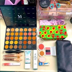 Makeup bundle